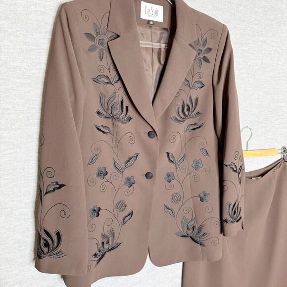 Le‎ Suit Size 8P Skirt Suit 8 Petite Blazer Jacket Embroidered Career Women's - Picture 2 of 10